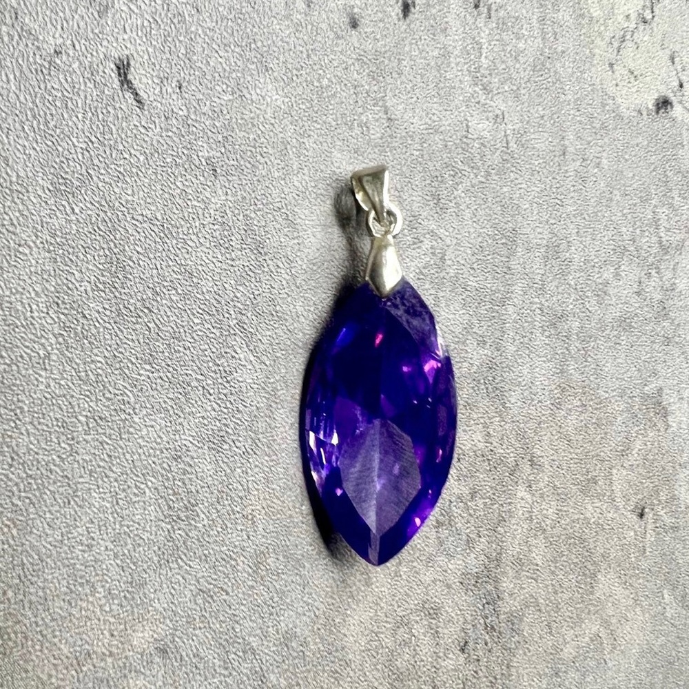 Swavorksi Crystal Purple Almond Shaped Pendant